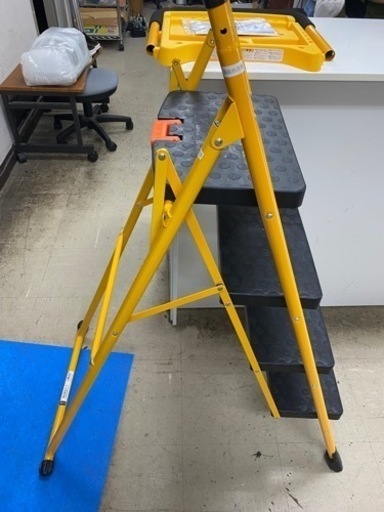 K2311-101 トレー付き　脚立4段　キズ汚れ有　現状お渡し