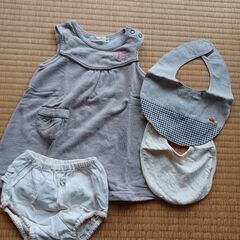 値下げ　80ｃｍ「bebe」パンツ　.ワンピース,　スタイ2枚