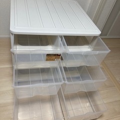 プラスチック衣装ケースの画像