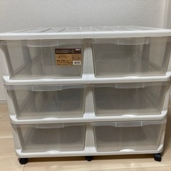 プラスチック衣装ケースの画像