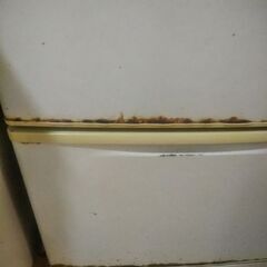 古い冷蔵庫　の画像