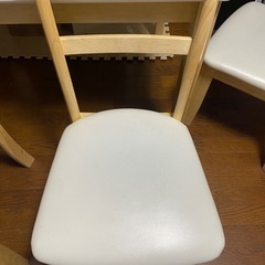 ダイニングテーブルの画像