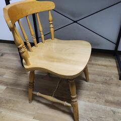 木製椅子の画像