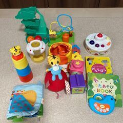 【値下げしました】こどもちゃれんじBaby　絵本・エデュトイ・プレイマット・大人用読本のセットの画像