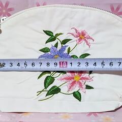 ✨綺麗な刺繍のポーチ新品の画像