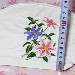 ✨綺麗な刺繍のポーチ新品の画像