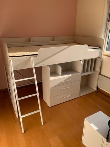 美品 シングルサイズ ロフトベッド マットレス付き 白 棚 収納