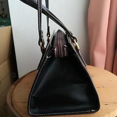 オシャレなハンドバックの画像