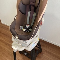 コンビ　チャイルドシート　ゼウスターン