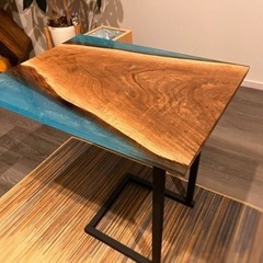 レジンテーブル（52cm×38.5cm×52cm）の画像