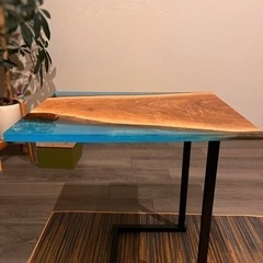 レジンテーブル（52cm×38.5cm×52cm）の画像