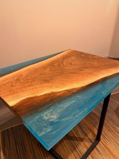 レジンテーブル（52cm×38.5cm×52cm）