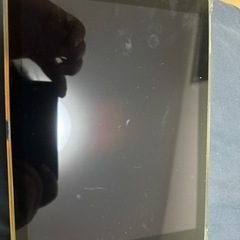 IPad Air 美品です。裏にステッカー貼ってしまいました。の画像