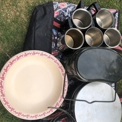 再値下げ！キャンプ用　飯盒　鍋　コップ　食器の画像