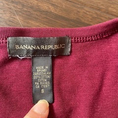 バナナリパブリック　えんじ色カットソーの画像