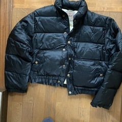 黒，短めジャンパー