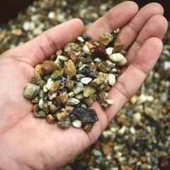 水を綺麗にする水槽の砂利　3kg　五色砂利　大瀬砂利 アクアリウム　溶岩　メダカの画像