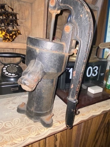 レトロ　アンティーク　ビンテージ　鋳物の井戸手押しポンプ