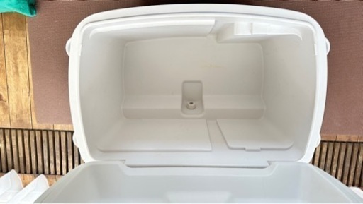イグルー マックスコールド 47L ローラー付 クーラーボックス 50QT　中古
