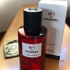 ロールージュNO1 ドゥ　シャネル〈フレグランス　ボディミスト〉
