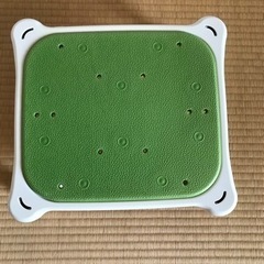 折りたたみシャワーベンチ、浴槽台、滑り止めマットの3点の画像