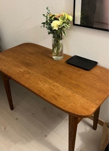 木製アンティークテーブル