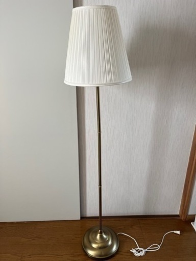【大人気】IKEA ÅRSTID オースティード フロアランプ, 真ちゅう/ホワイト
