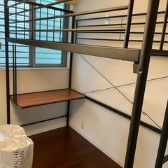 ロフトベッド　黒　机付き