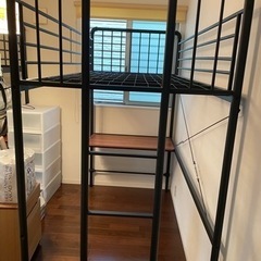 ロフトベッド　黒　机付きの画像