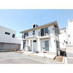 💙💙フリーレント1ヶ月付き😍敷礼０！《4LDK》伊勢崎市🐻嬉しい追い炊き機能付き！システムキッチンあり！スーパー＆コンビニ徒歩圏内！バルコニーあり！室内洗濯機置場！収納あり！お風呂＆トイレ別！💙💙 - 不動産