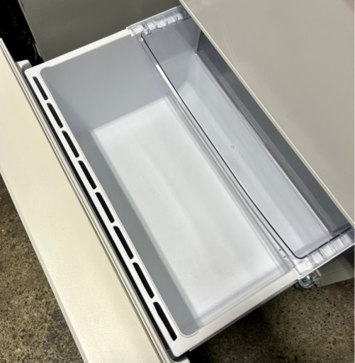 札幌引取り歓迎 美品 19年製 AQUA アクア 238L 3ドア冷凍冷蔵庫 AQR-SV24J-W 右開き ミルク