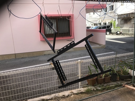 壁掛けテレビ金具