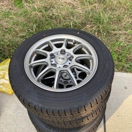 スタッドレスタイヤ　スイフト等175/65R15 Q84  2019年製