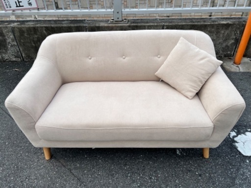 本日限定年末在庫SALE‼️ ￥6600(税込) 二人掛けソファ