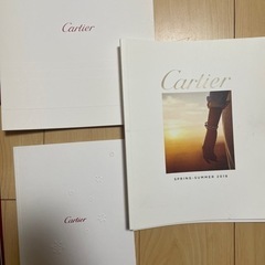 とても綺麗なカルティエのカタログです。の画像