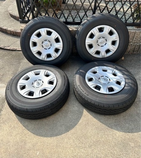 ハイエース 純正タイヤ＆ホイールセット