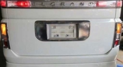 西宮市　日産E51エルグランドライダー　アッパーテールランプ３点セット