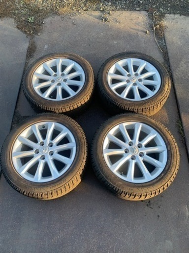 ブリヂストン　スタッドレス　215/55r17  バリ目　アルファード　ヴォクシー