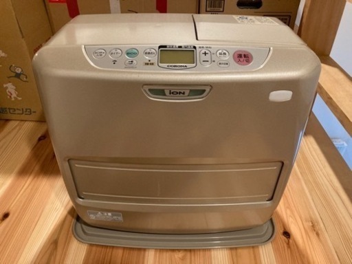 石油ストーブ（コロナ石油ファンヒーター）
