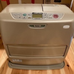 石油ストーブ（コロナ石油ファンヒーター）