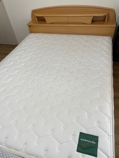 クイーンベッド