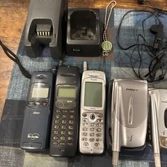 ガラケー各種 iPhone1台コレクター用ジャンク品の画像