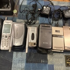 ガラケー各種 iPhone1台コレクター用ジャンク品の画像