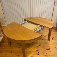IKEA BJURSTA 丸形 伸張 ダイニングテーブル　円形の画像