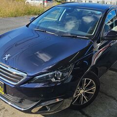 プジョー308SWワゴン上位グレードのシエロ・パノラミックガラスルーフ