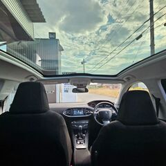 プジョー308SWワゴン上位グレードのシエロ・パノラミックガラスルーフの画像