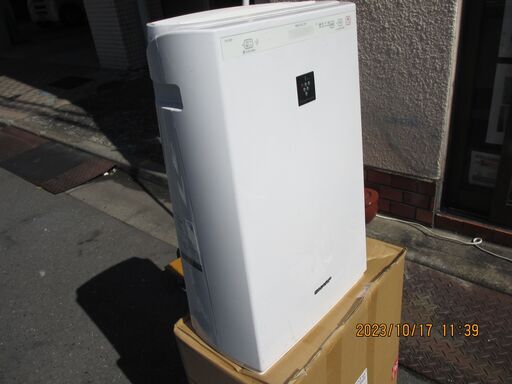 シャープ：空気清浄機：型：FuーG51-w：幅３５奥１５高さ５３Cm：ホワイト