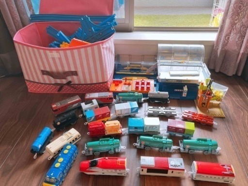 計3万程！プラレール 箱2個分 ＋おおきなドームステーションセット＋電車・レール・駅・トンネルなど、その他色々全部！