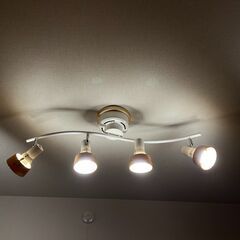 [お譲り先決定] スタイリッシュなシーリングライト　2つセット　電球・リモコン付きの画像