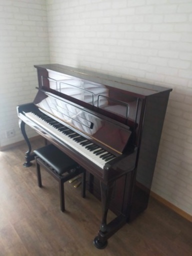 上品でかわいいアップライトピアノ